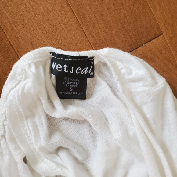 Halter tops - Picture 3 of 4